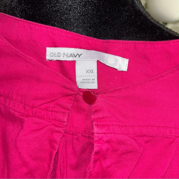 Fuschia old navy top with peep hole - Picture 7 of 7